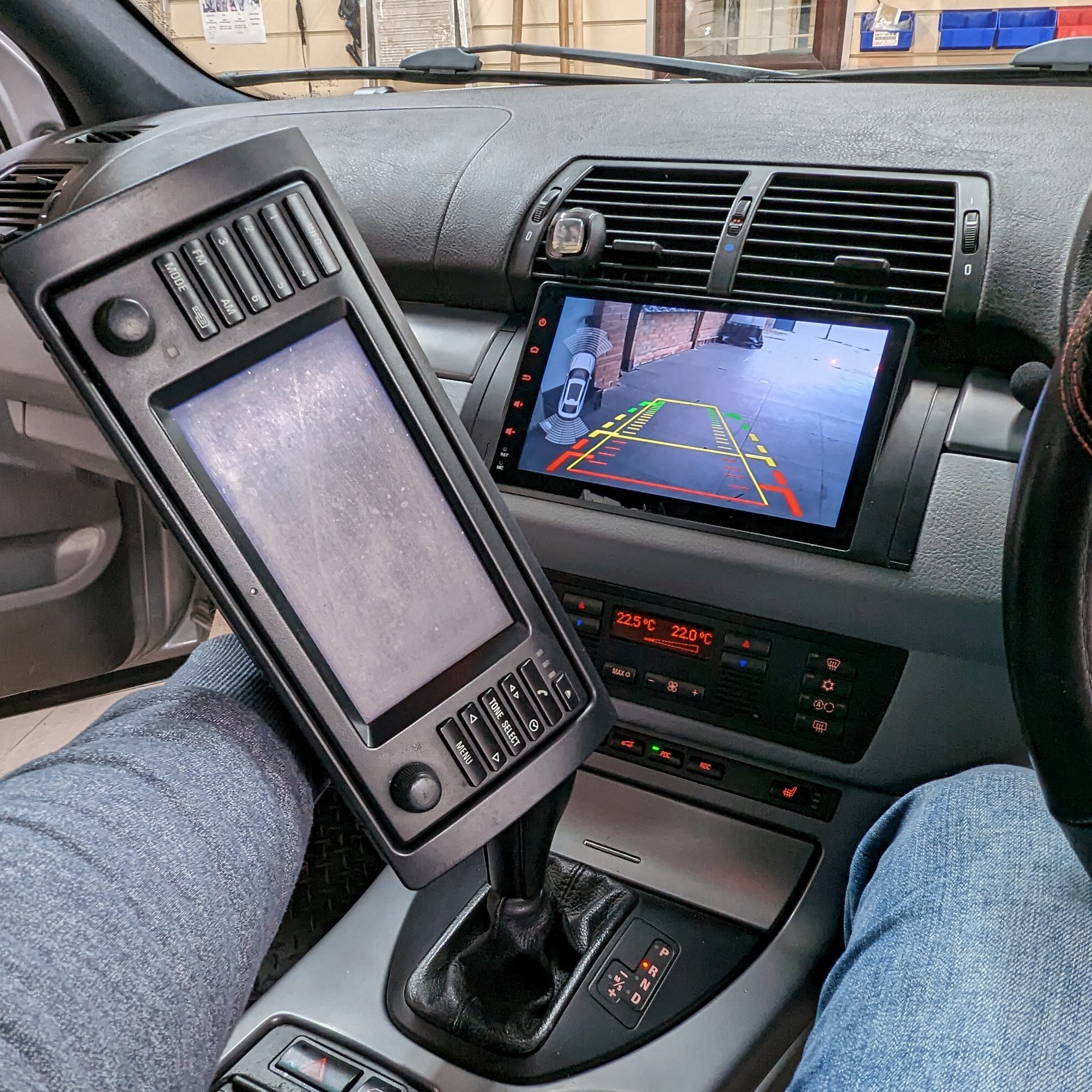 Android Multimedia Player with 9″ Display and Built-in Carplay & Android Auto Custom Fit for BMW X5 E53 / 7 Series E38 BMW...