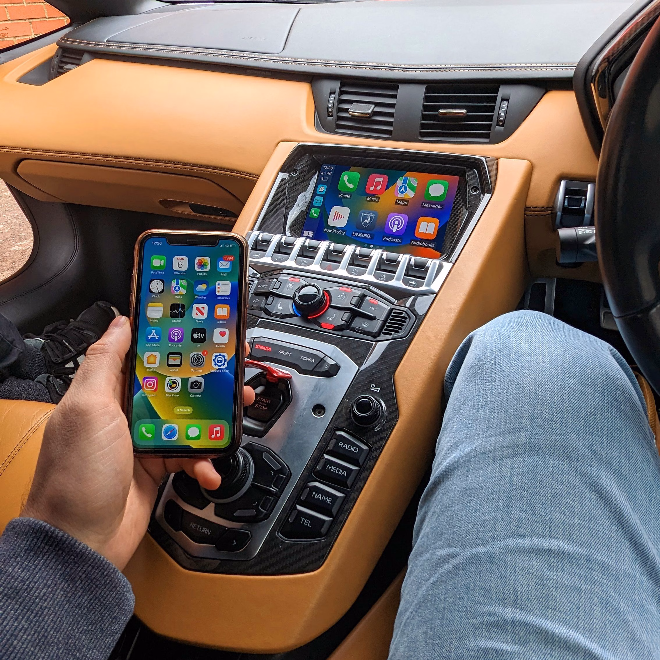 Wireless Apple CarPlay Android Auto Interface for Lamborghini Aventador 2013-2020 - incarmusic.co.uk