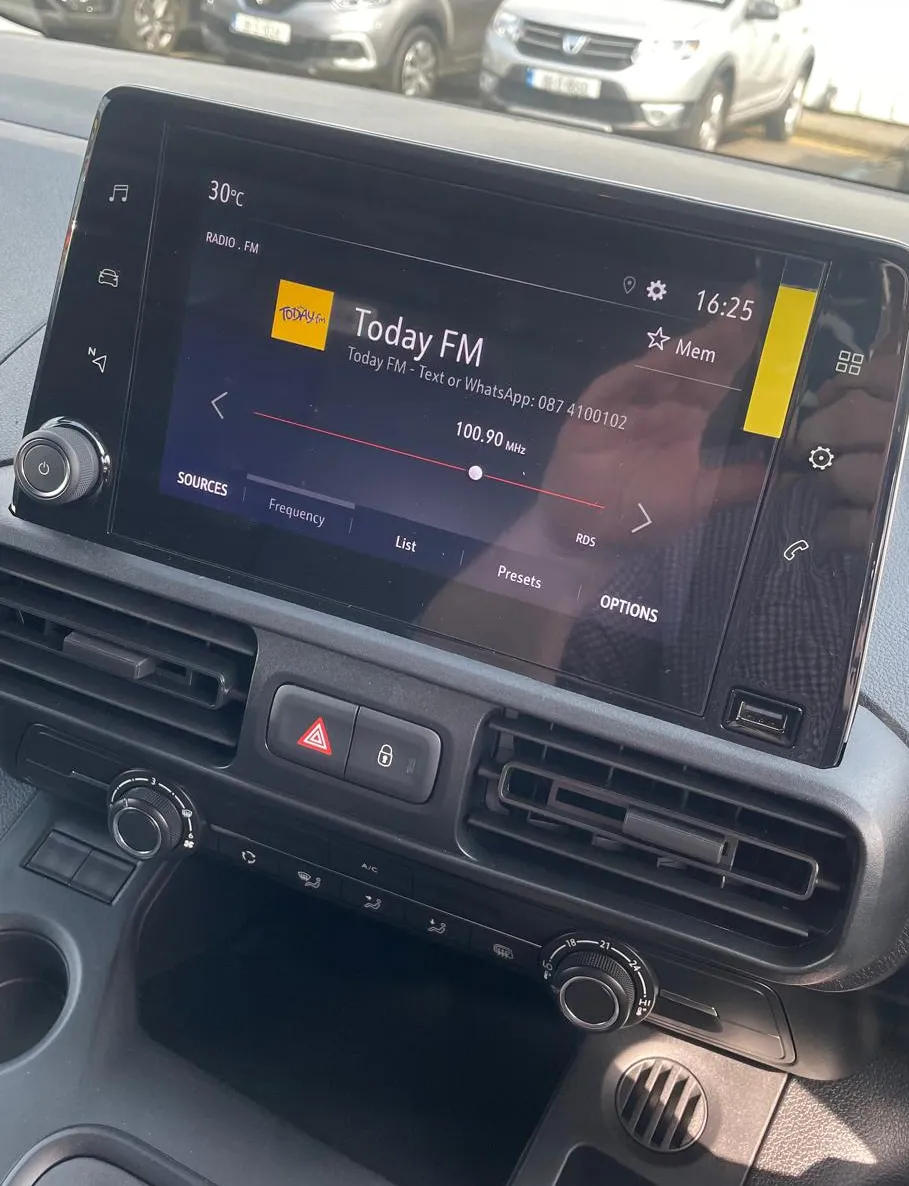 Vauxhall Corsa Vivaro Combo Reverse Camera Integration Kit - incarmusic.co.uk